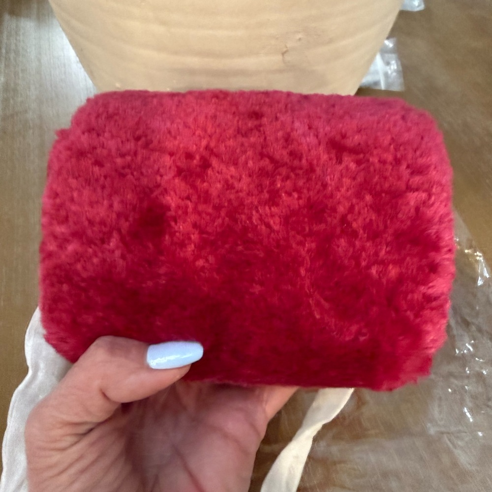 🇺🇸Kate Spade Red Faux Fur Mini Bag - Picture 3 of 3